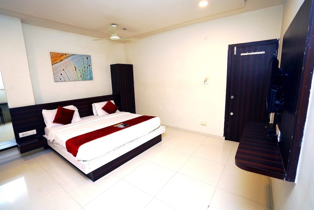 Deluxe Room - Photo 5