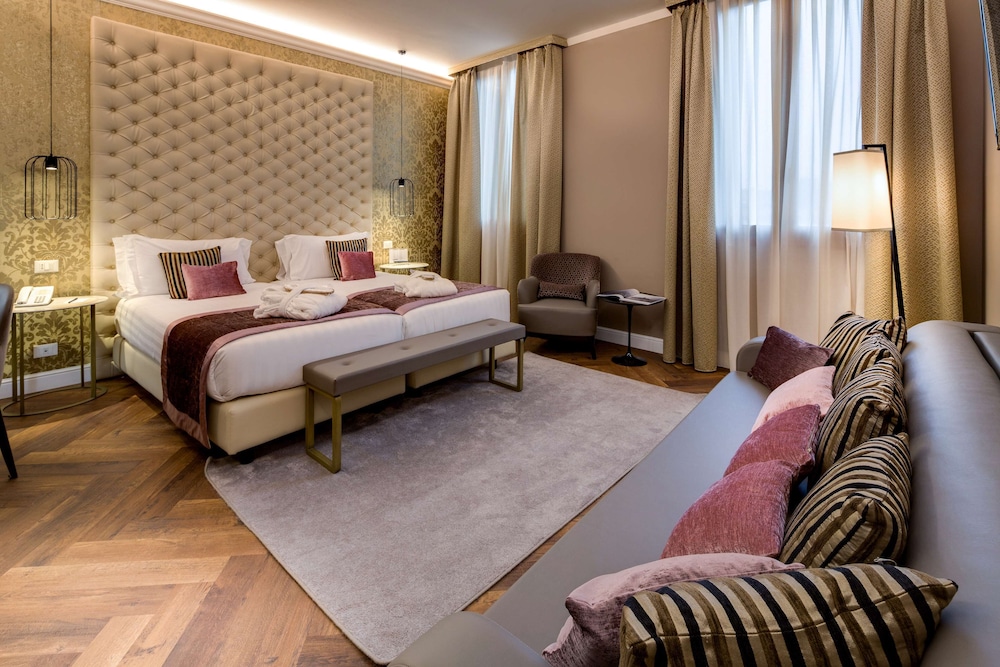 Executive Room, 1 King Bed, Non Smoking photo 2