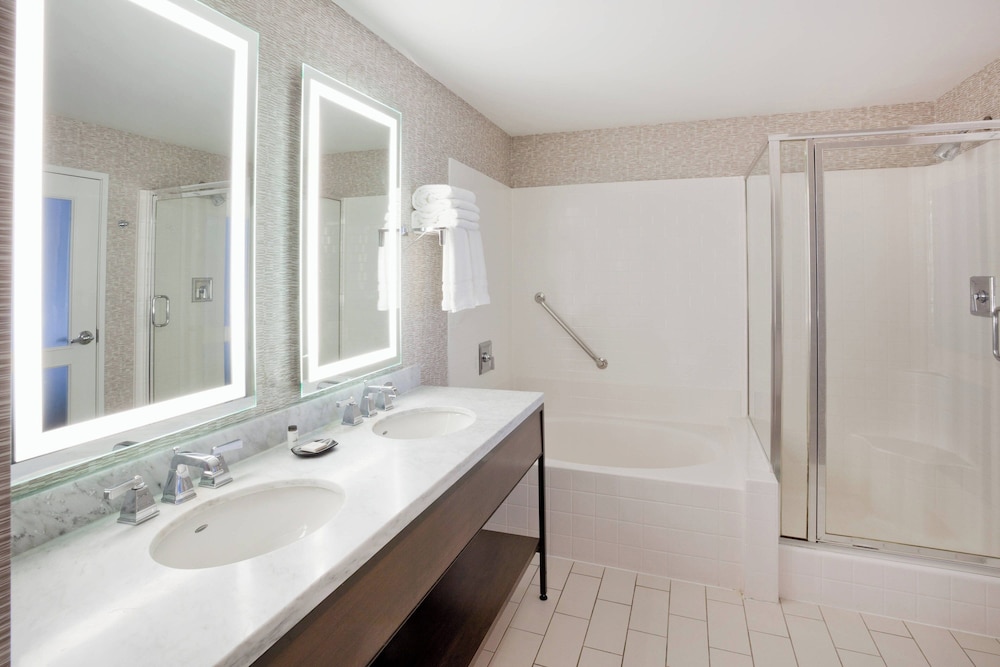 Club Suite, 1 King Bed - Photo 5
