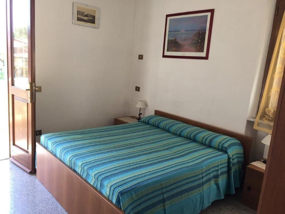 Family Apartment, Multiple Bedrooms, 2 Bathrooms (Casa Tirrena 600m from sea) photo 1