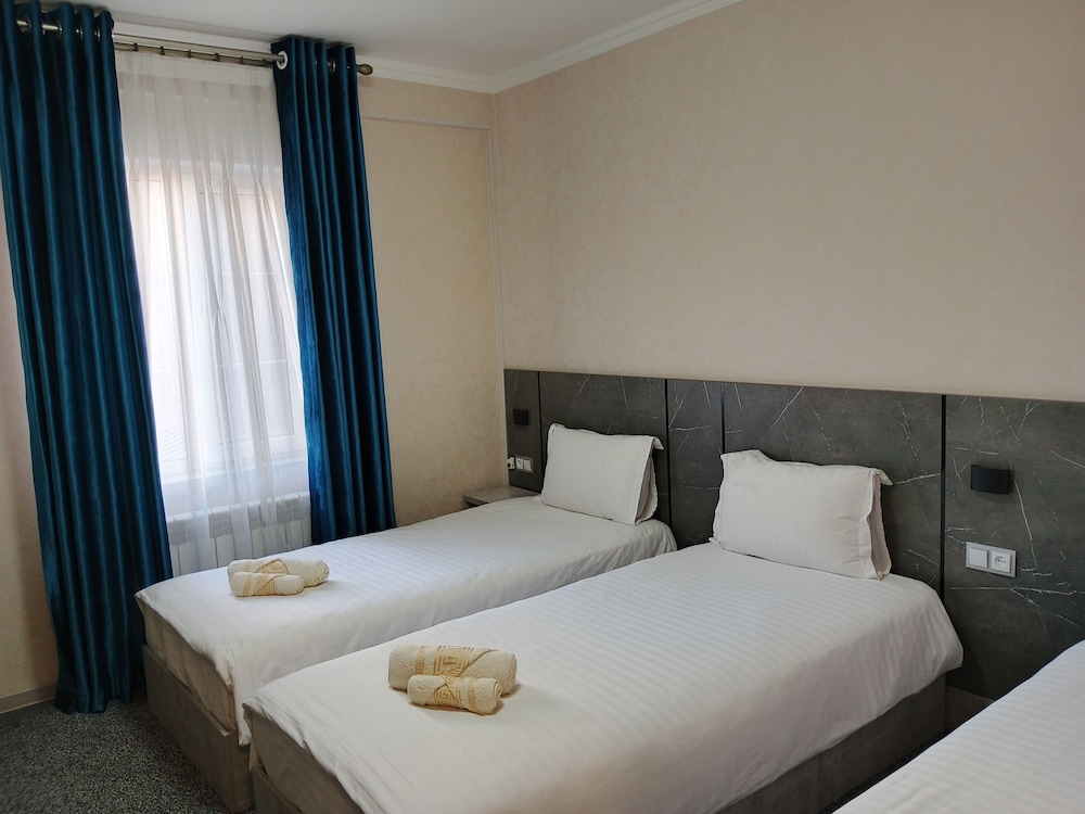 Standard Room, 3 Twin Beds