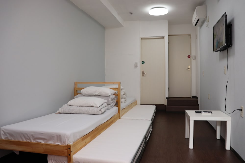 Apartment - Ground Floor, Non Smoking photo 2