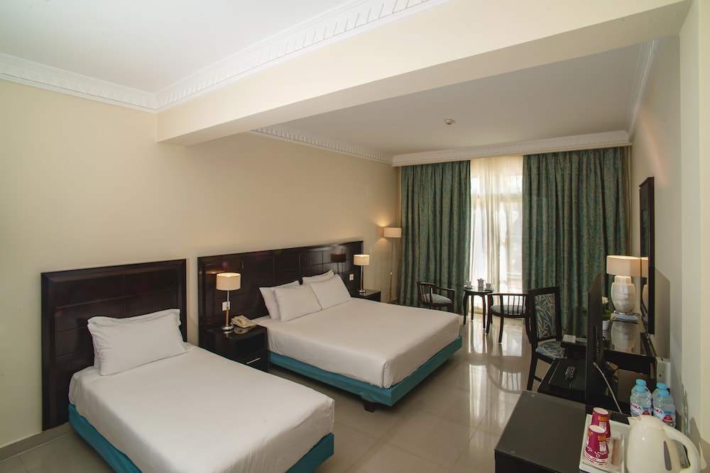 Standard Room, 3 Twin Beds, Garden View - Photo 4