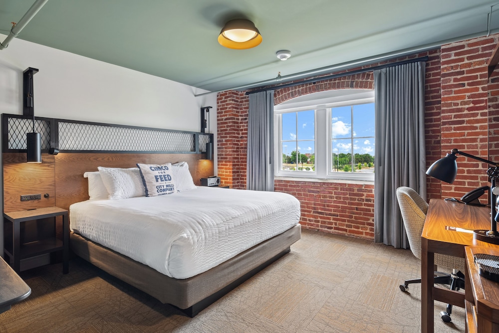 Classic Room, 1 King Bed, River View