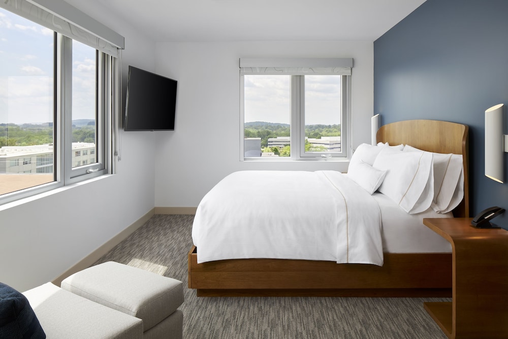 Suite, 1 Bedroom - Photo 1