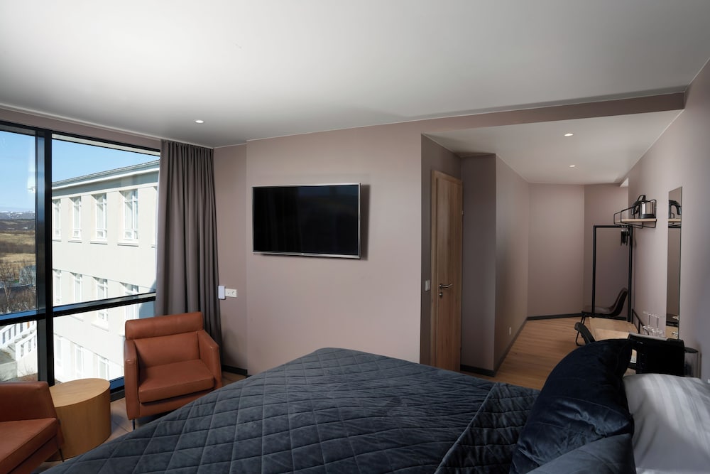 Deluxe Room, 1 Queen Bed photo 2