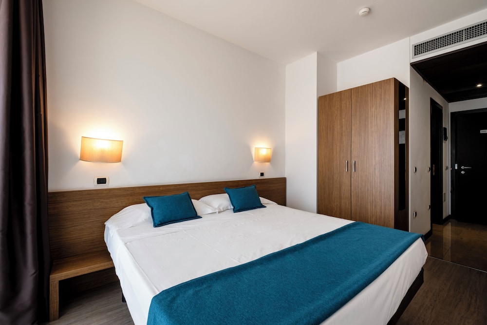 Double or Twin Room - Photo 3