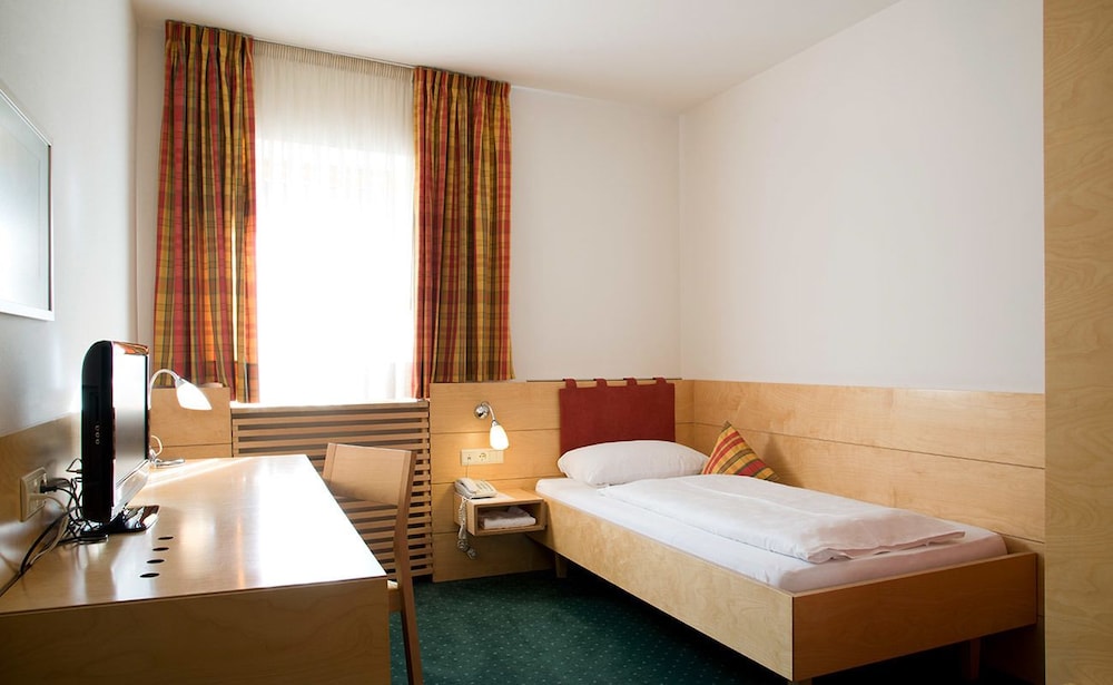 Superior Single Room, Non Smoking photo 3