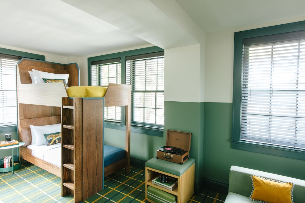 四人间