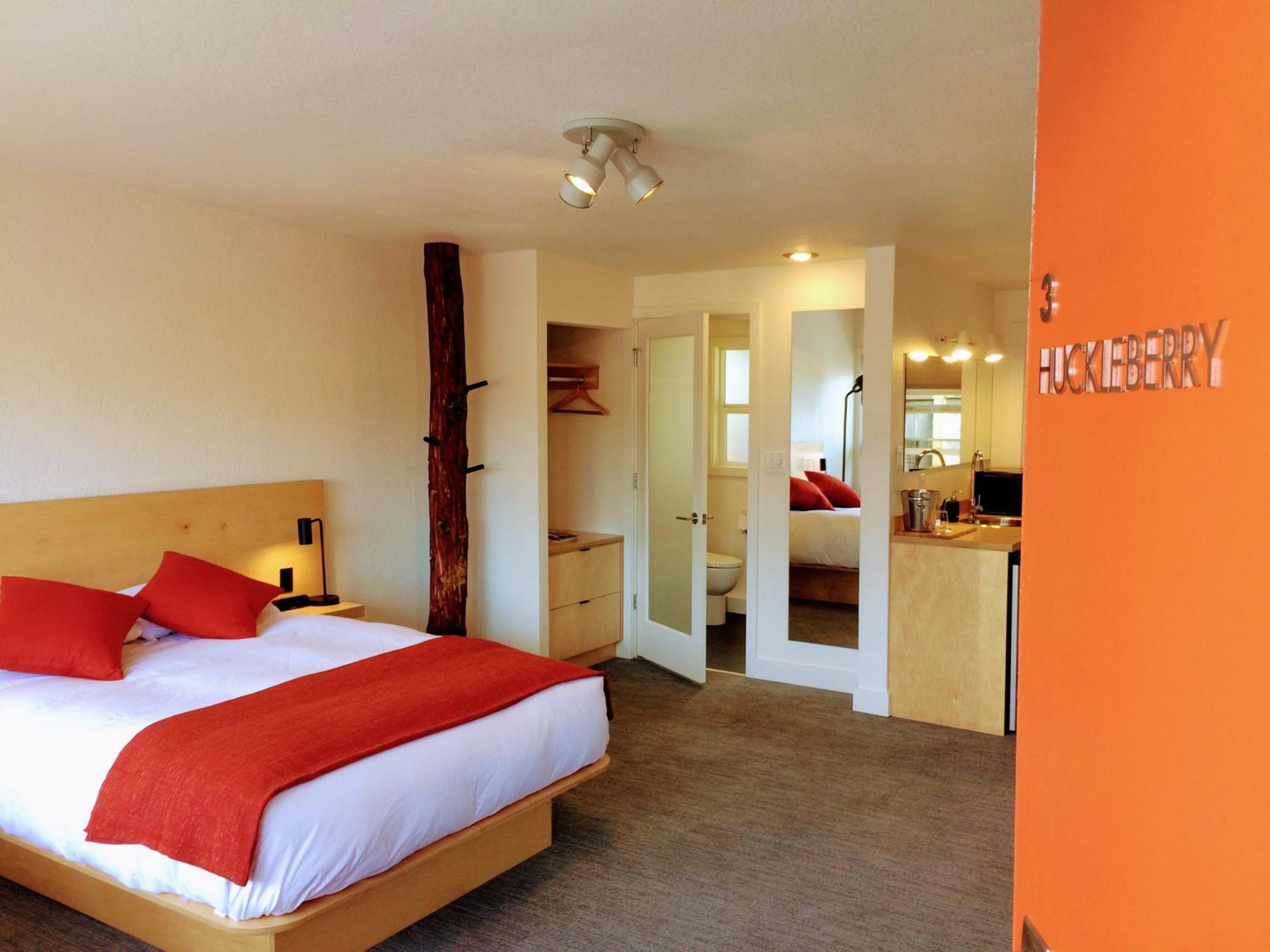 Flora King Room