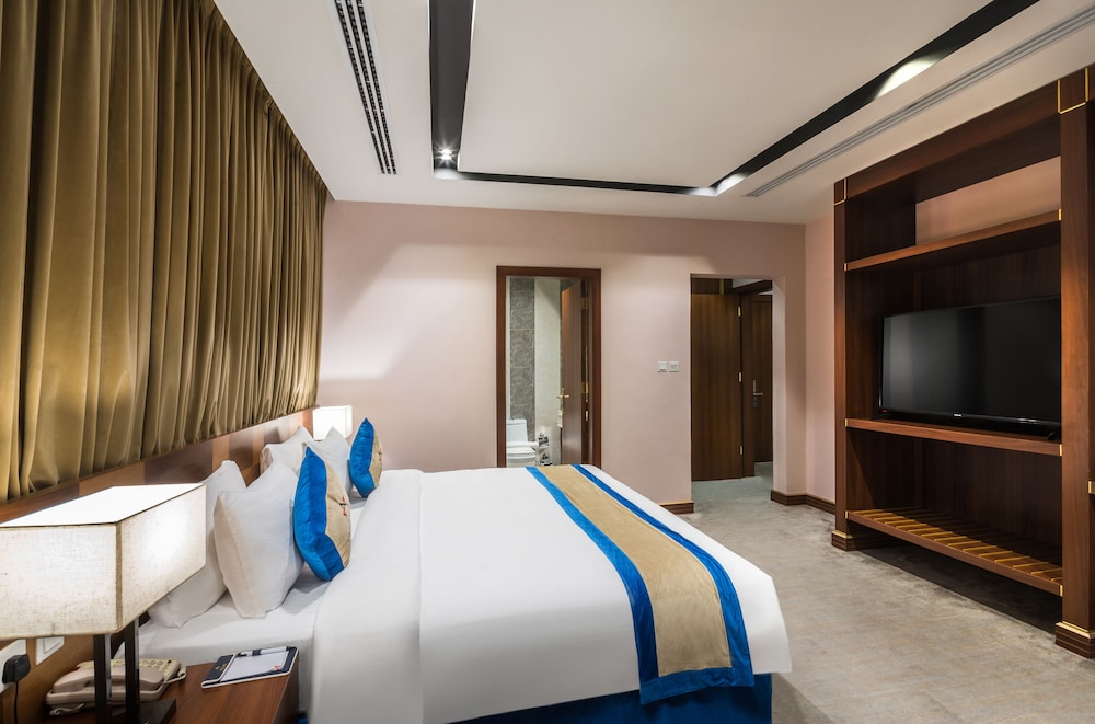 Deluxe king suite - Photo 12