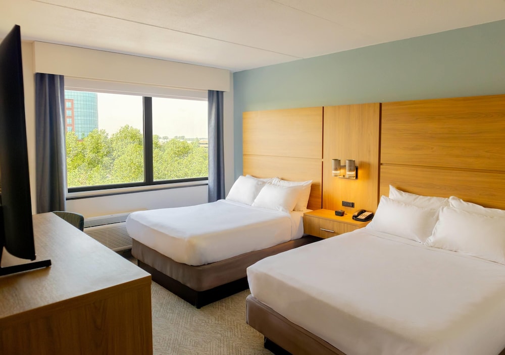 Deluxe Room, 2 Queen Beds, Accessible, Non Smoking (Hearing, Bathtub w/ Grab Bars) - Photo 2