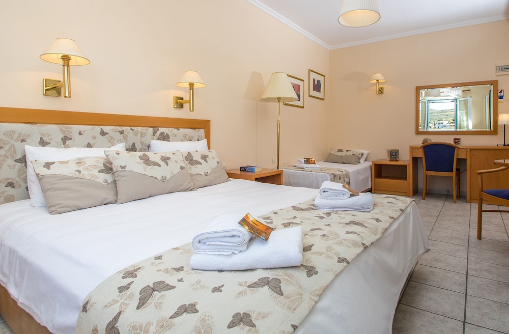 Superior Triple Room photo 2