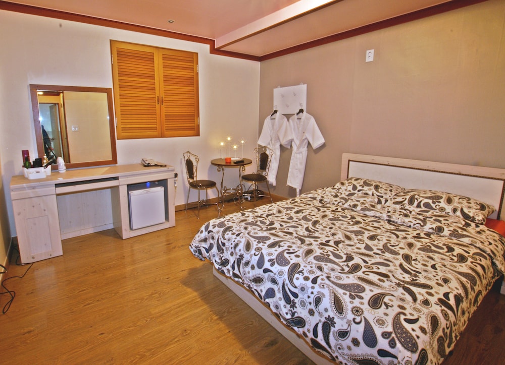 Standard Room photo 2