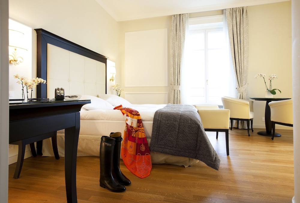 Deluxe Room, 1 Queen Bed, Lake View photo 2