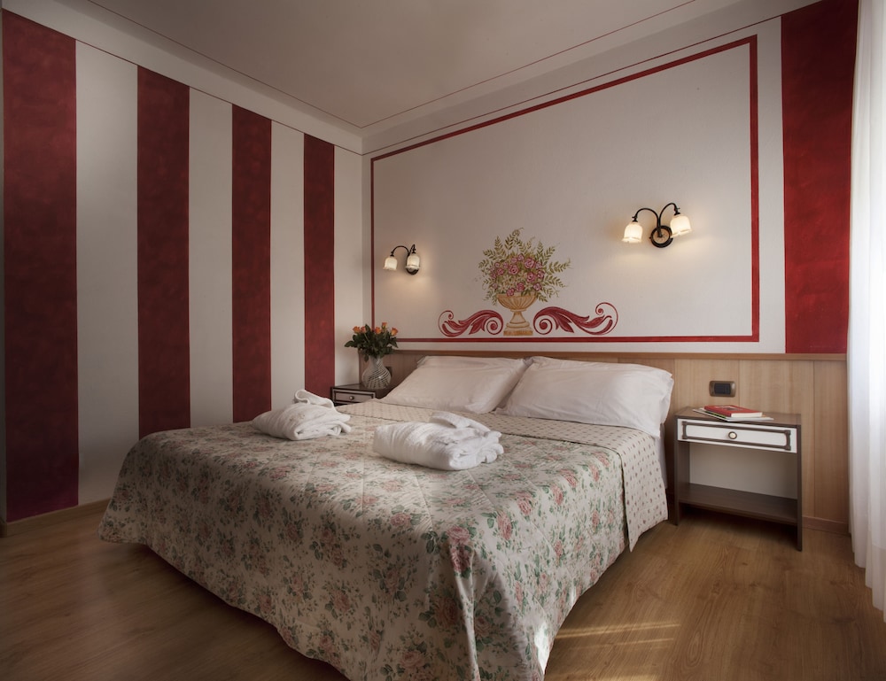 Standard Double or Twin Room photo 2