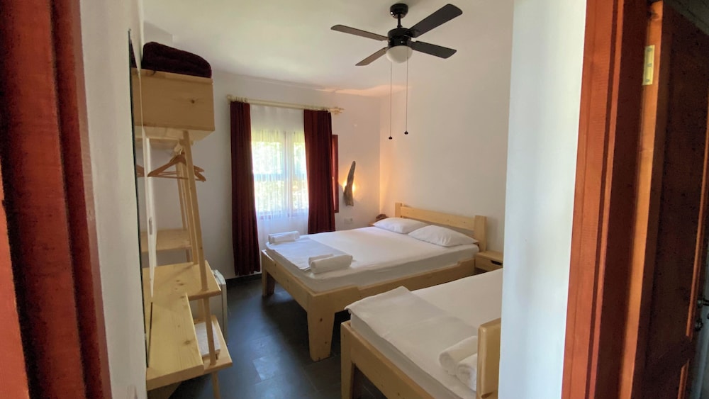 Comfort Triple Room, Multiple Beds, Non Smoking, Private Bathroom