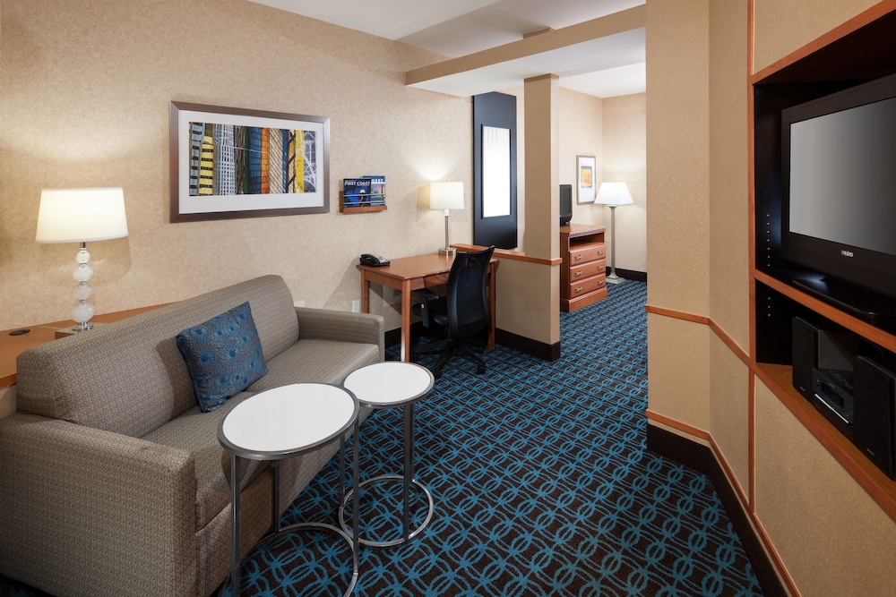 Executive Suite, 1 King Bed with Sofa bed - Photo 1