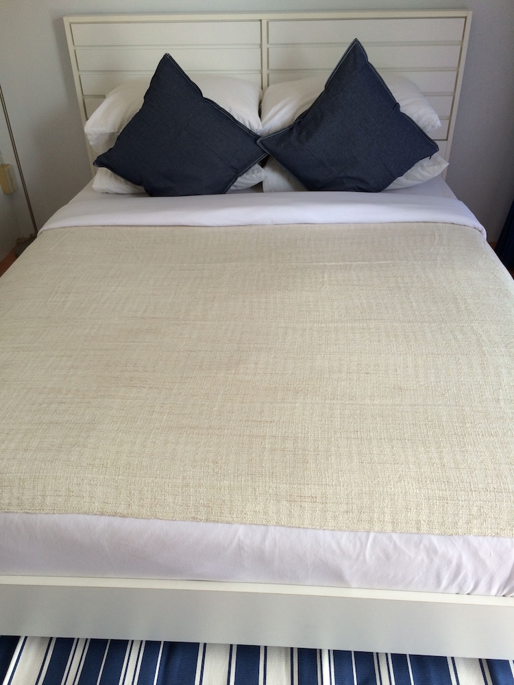 Deluxe Seaview Cabin photo 2