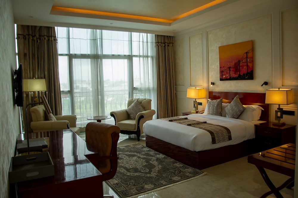 Executive Room, 1 King Bed, Non Smoking, City View