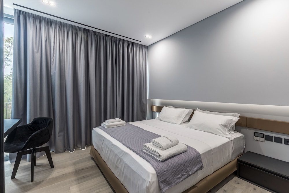 Family Suite, 2 Bedrooms, Hill View (or City View, 402) photo 1