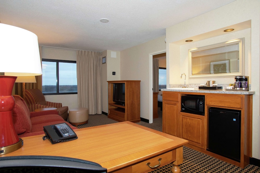 Suite, 1 Bedroom (Two Queen Beds) photo 2