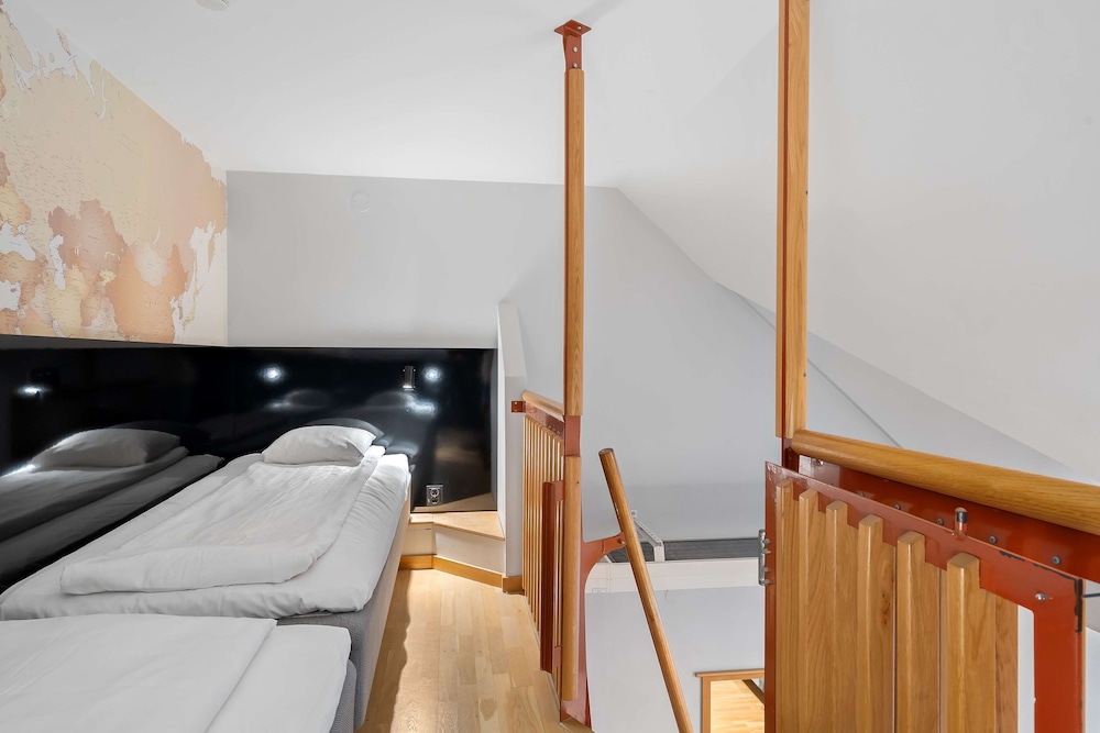 Family Room, Multiple Beds, Non Smoking - Photo 4