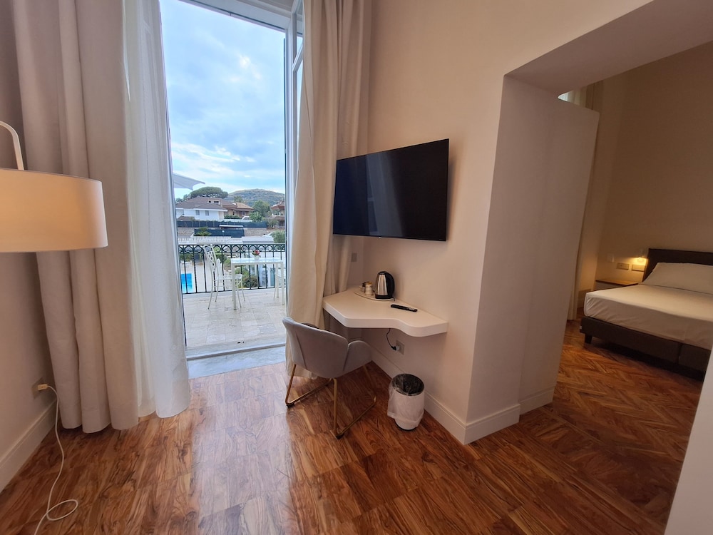 Suite, Terrace, Partial Sea View