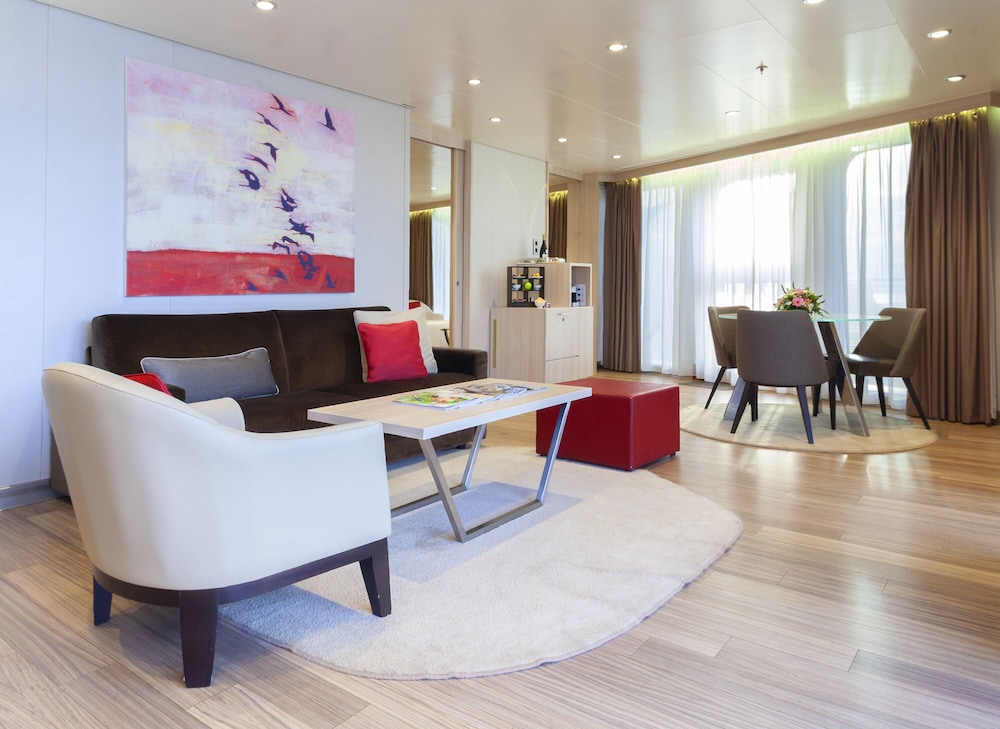 Luxury Penthouse, 1 King Bed, Ocean View photo 2