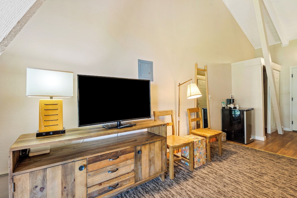 Deluxe Room, Ocean View (2nd Floor - Stair Access Only)