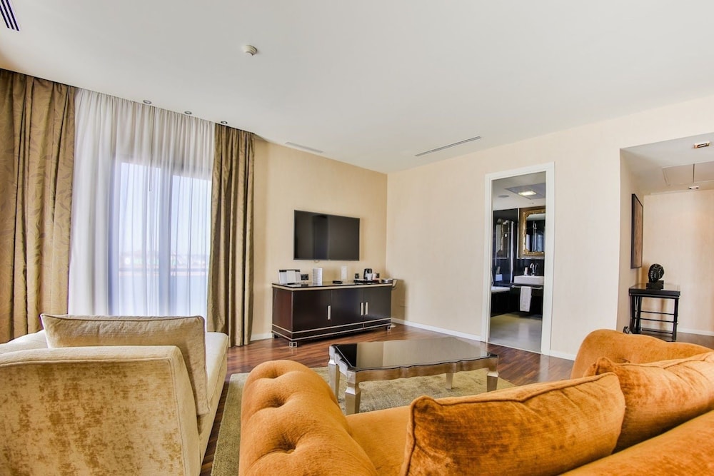 Suite, Hot Tub