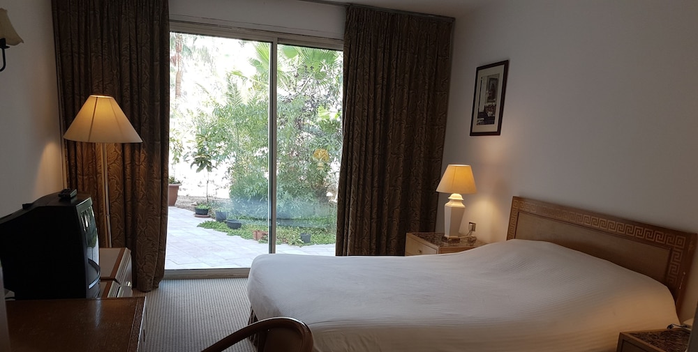 Standard Double or Twin Room - Photo 3