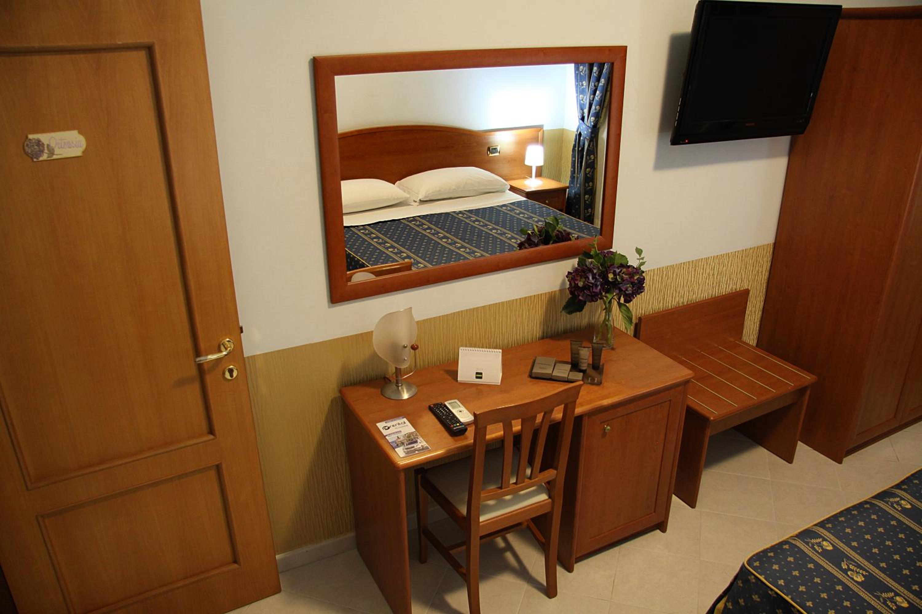 Triple Room with Garden View photo 3