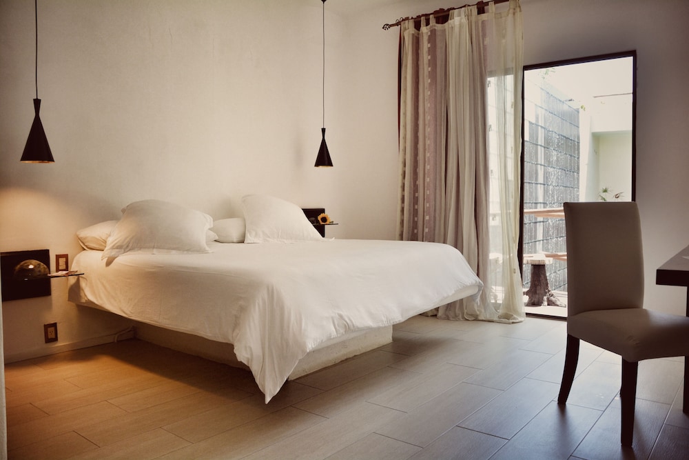 Deluxe Double Room, 1 King Bed, Pool View - Photo 6