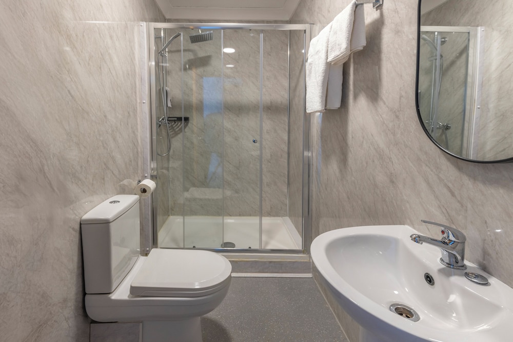 Standard Room, Multiple Beds, Non Smoking - Photo 6