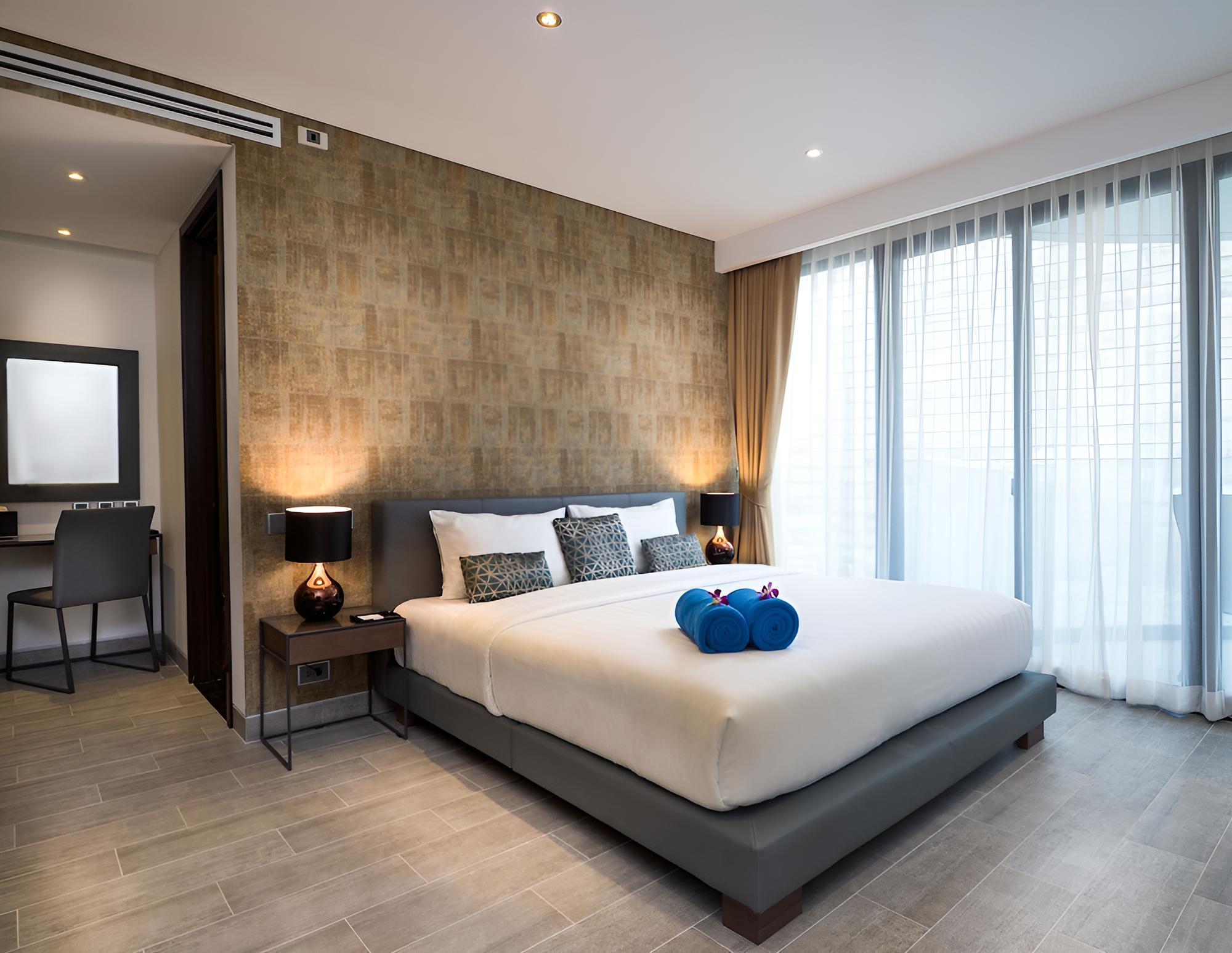 Deluxe Suite, Pool Access