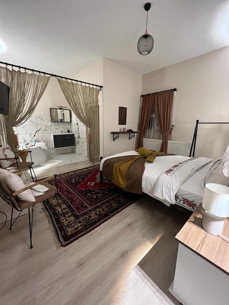 Honeymoon Room