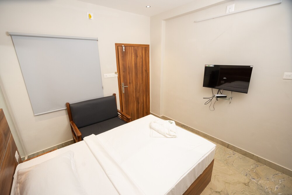 Single BedRoom Non Ac photo 2