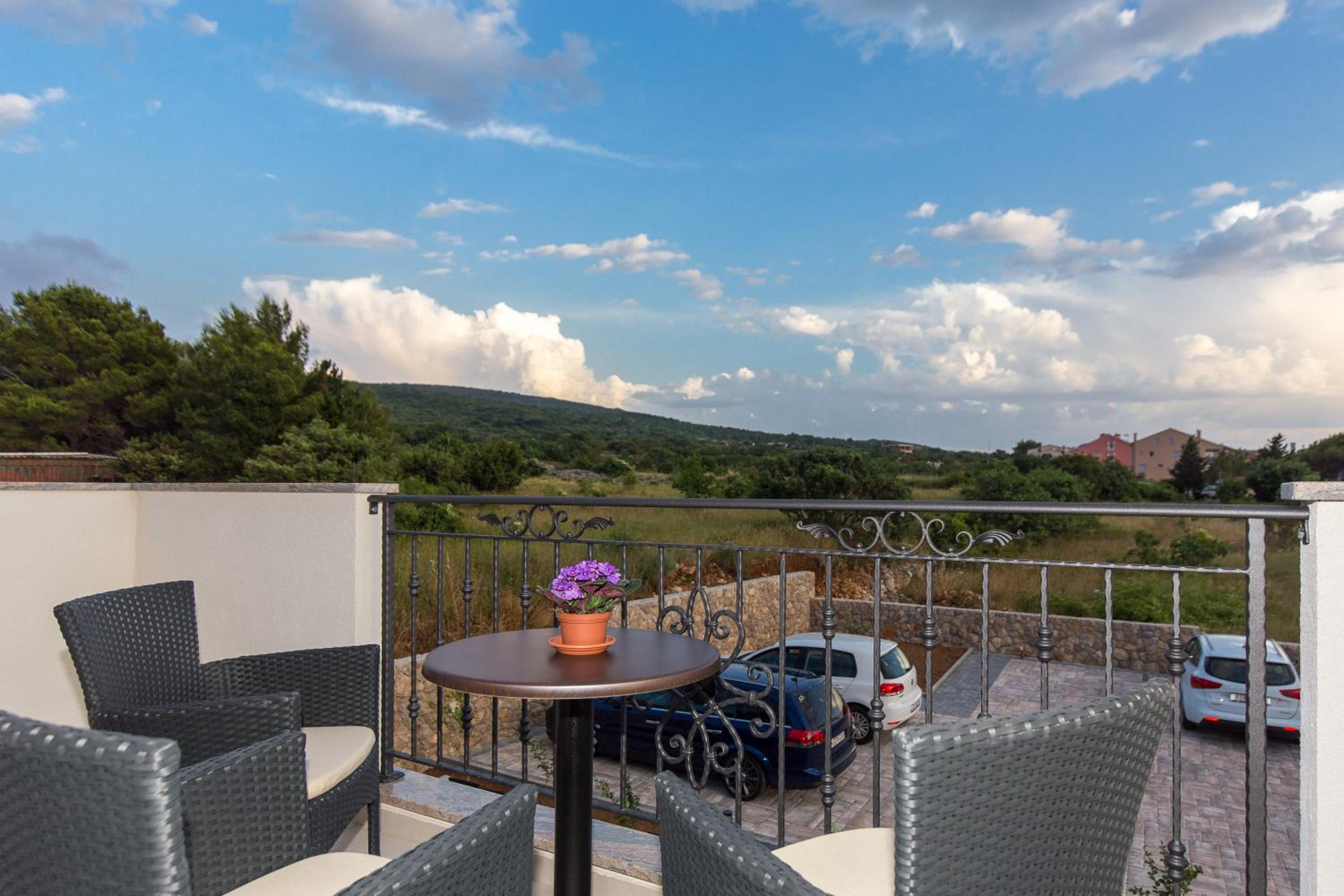 Double Room with Balcony (3 Adults) photo 2