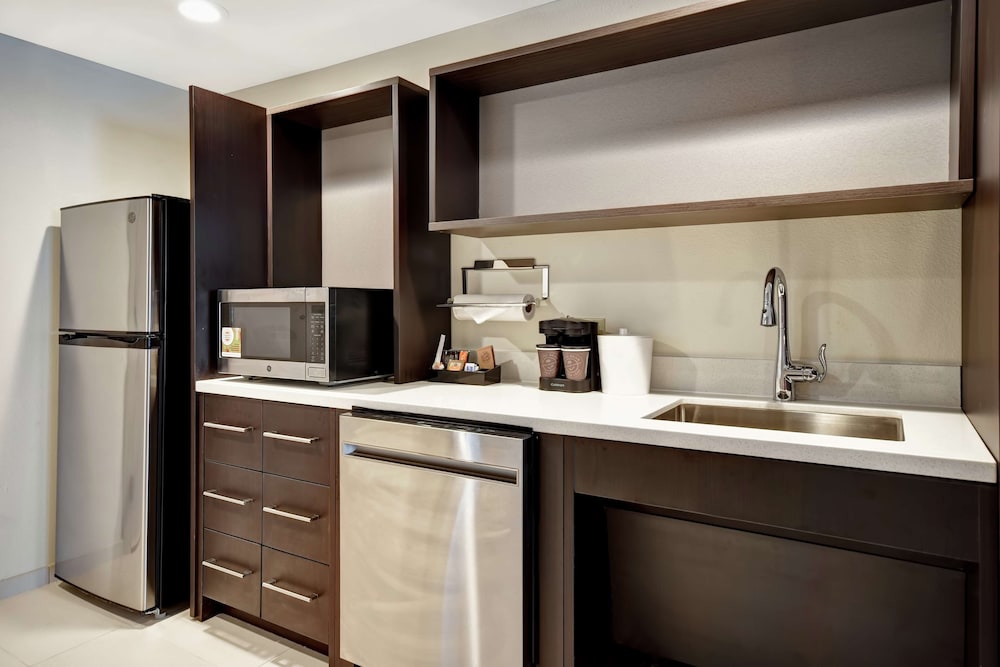Suite, 1 King Bed, Accessible, Bathtub - Photo 6