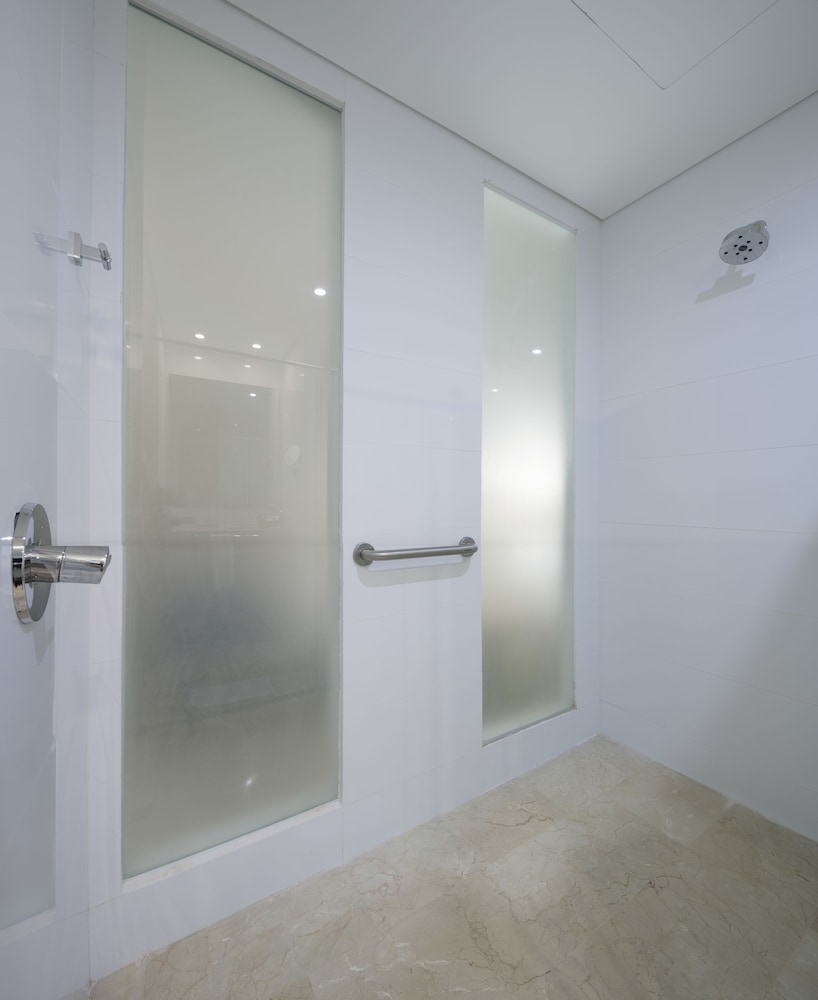 Suite - Photo 7