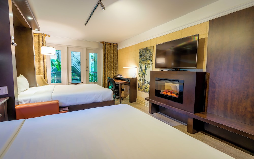 Superior Room, 1 Queen Bed, 1 Queen Murphy Bed with Garden View Terrace photo 3