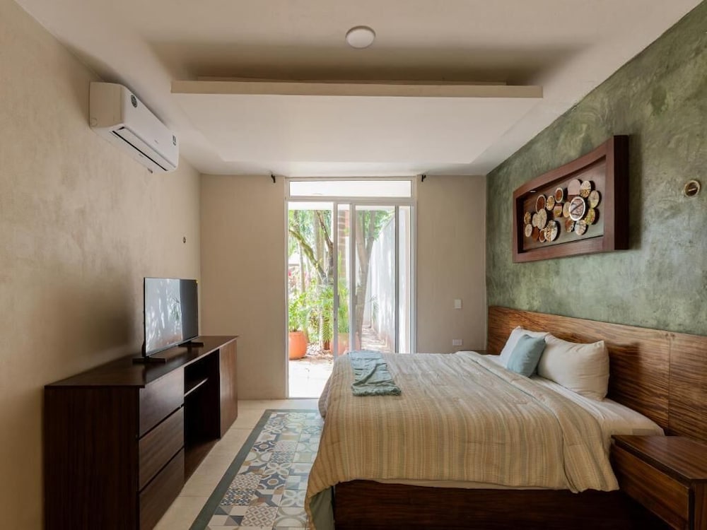 Comfort Studio Suite, Pool View