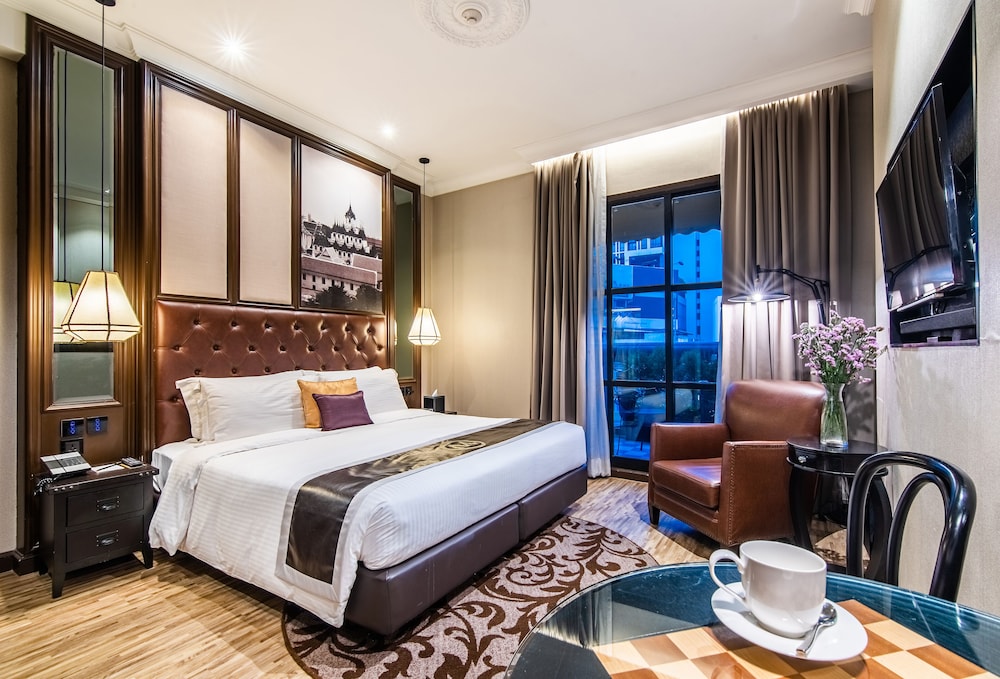 Deluxe Studio, 1 King Bed, Kitchen photo 1