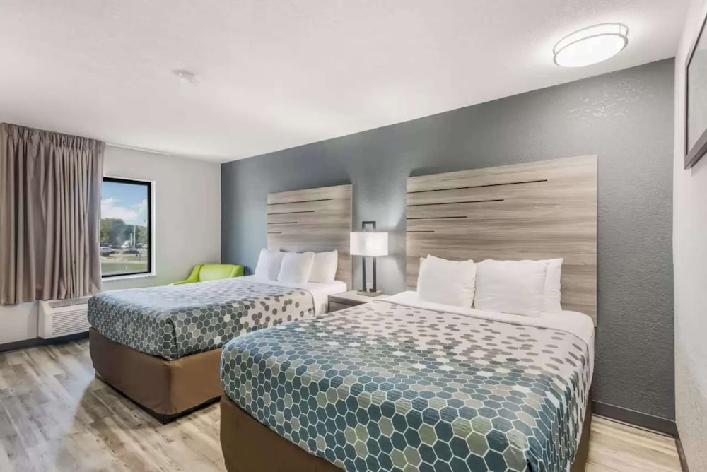 Room, 2 Queen Beds photo 2