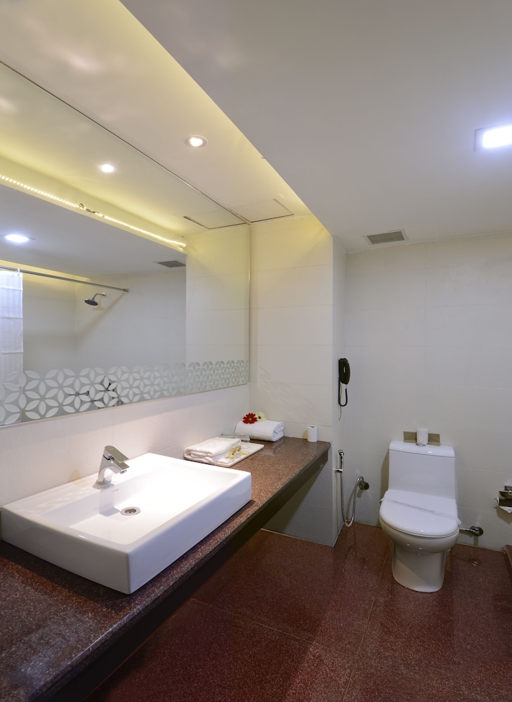 Executive Room - Photo 6