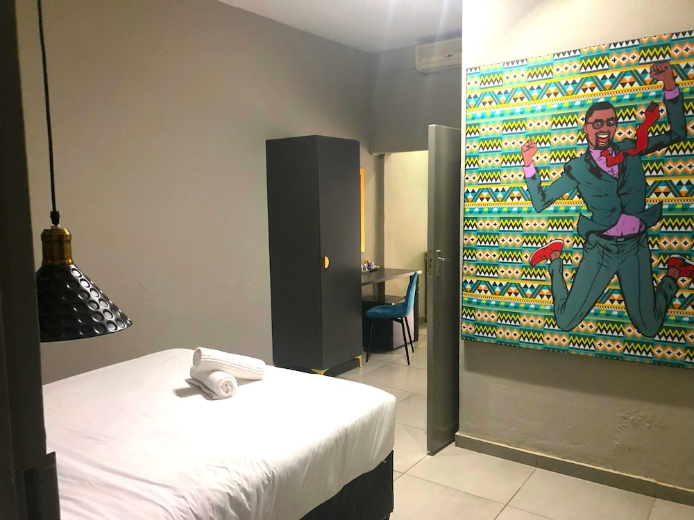 Standard Room, 2 Twin Beds, Pool Access, Pool View - Photo 18