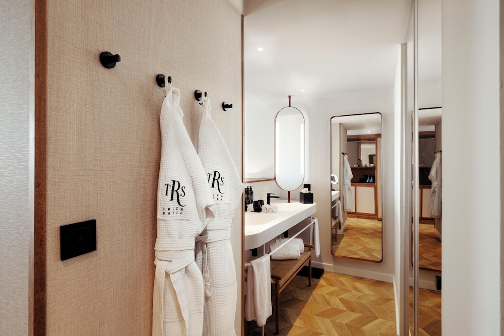 Junior Suite, Terrace (Signature Level, Jacuzzi) - Club Access Included - Photo 5