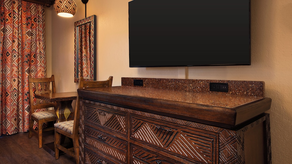 Savanna View. Hearing accessible - visual alarms and notifications. 2 queen beds. - Photo 3
