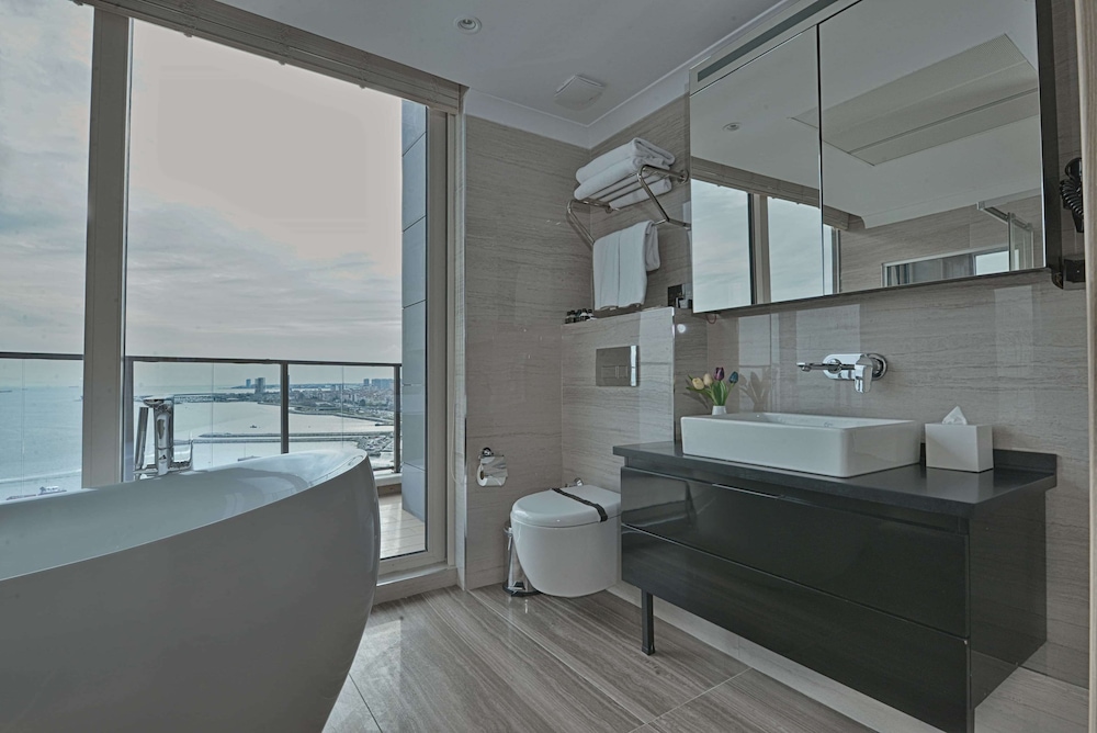Suite, Multiple Beds, Non Smoking, Balcony (View) thumbnail 5